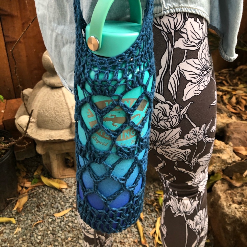 Crossbody water bottle holder / sling - Picture 3 of 4
